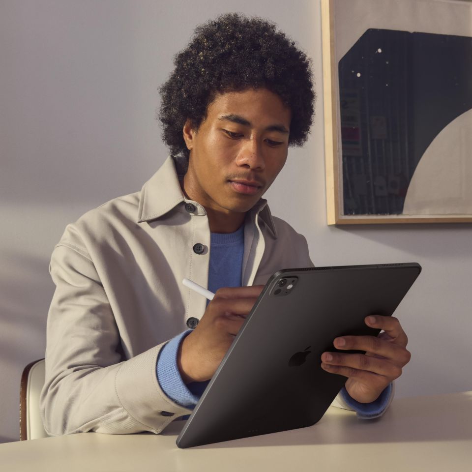 iPad Pro 11 inç M4 Wi-Fi + Cellular 256 GB Standart Cam Uzay Siyahı